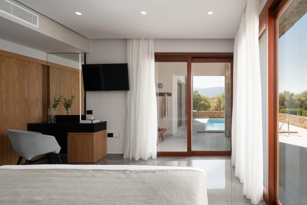 Suite with Sea View and Private Pool,1472099317:JPEG